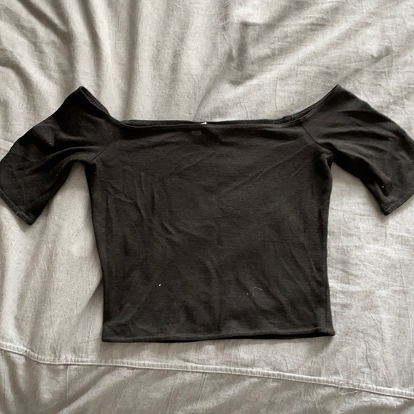 Aritzia Wilfred crop off the shoulder top - Picture 2 of 4